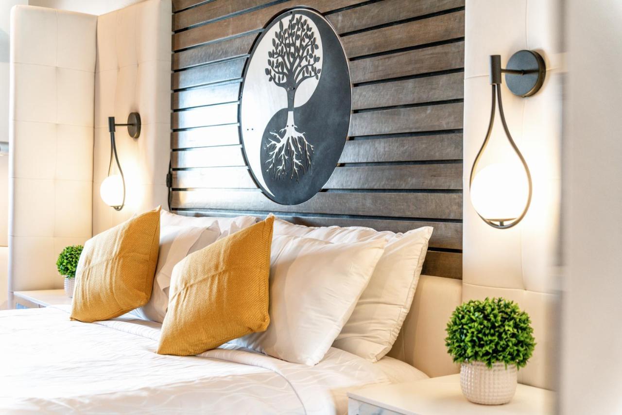 Aspire Inn Studios & Spas Bellflower Exterior photo