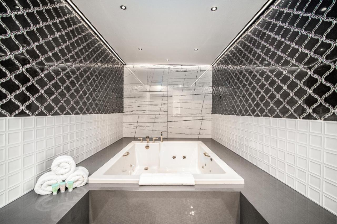 Aspire Inn Studios & Spas Bellflower Exterior photo