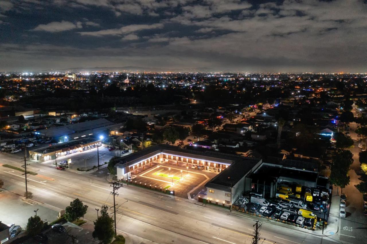 Aspire Inn Studios & Spas Bellflower Exterior photo
