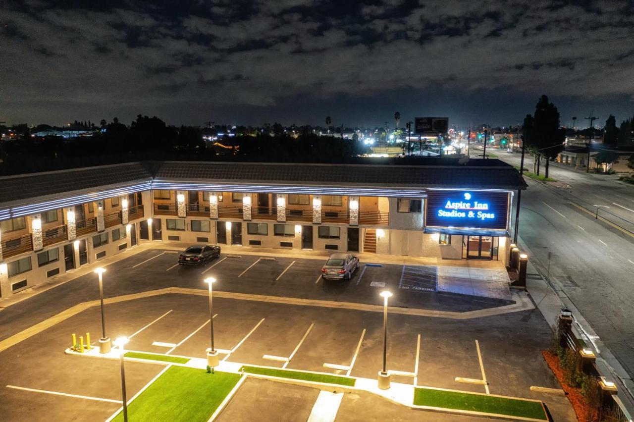 Aspire Inn Studios & Spas Bellflower Exterior photo