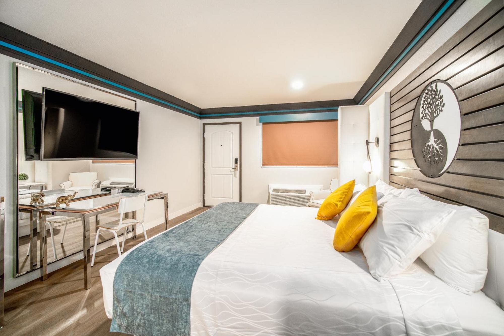 Aspire Inn Studios & Spas Bellflower Exterior photo